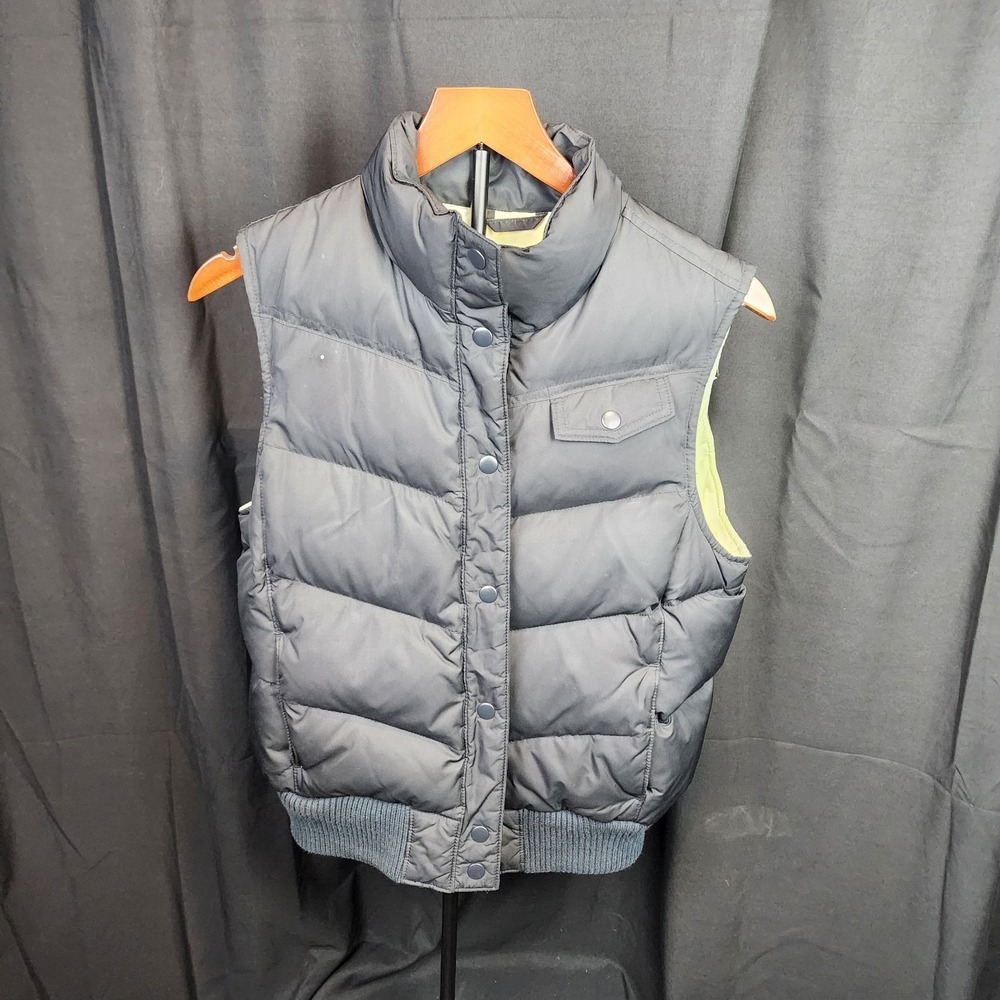 Gap Down Puffer Vest Women's L Black Pockets No Hood Snap Closure Cozy Warm